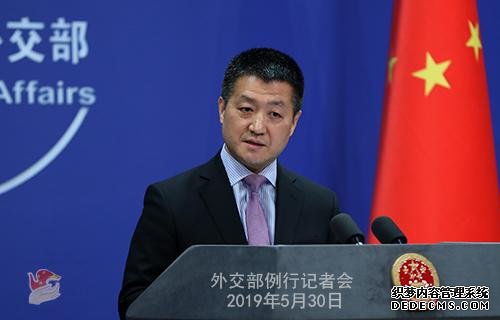 銳參考|中美女主播辯論后,美國網友的反應有點出乎我們意料